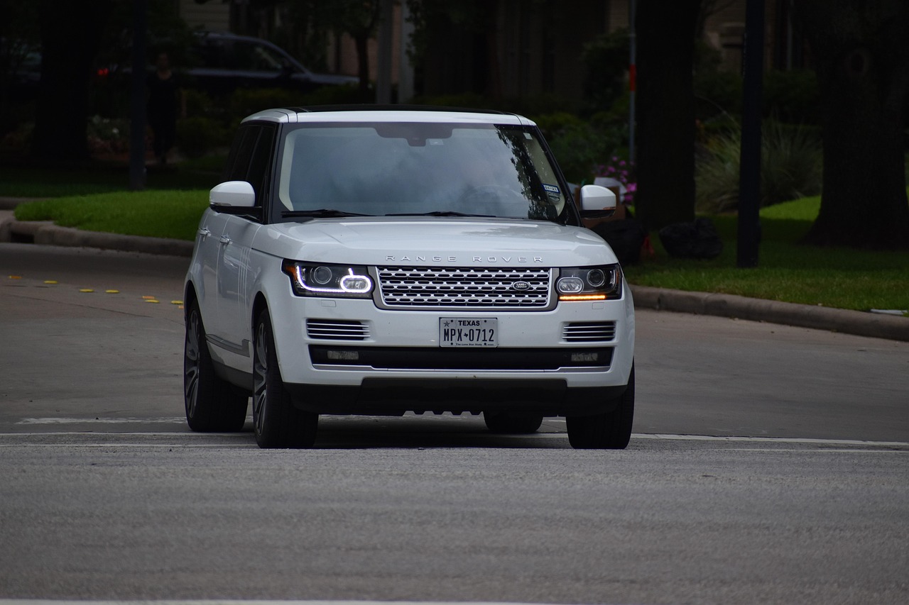 range-rover-5879189_1280